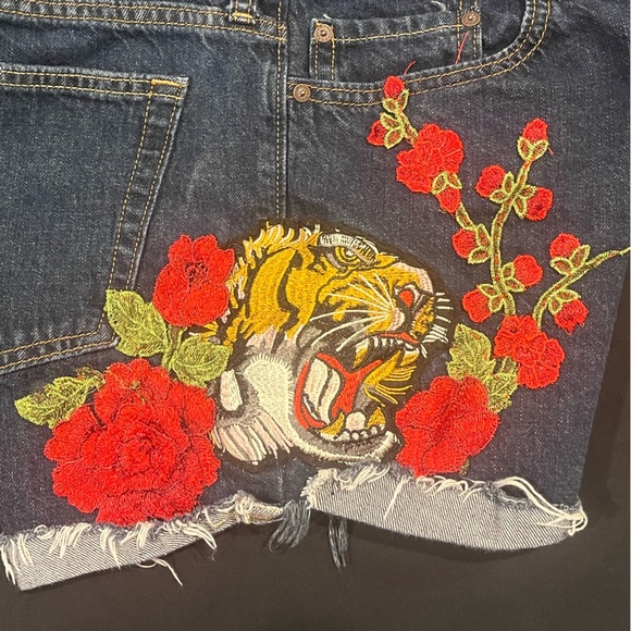 Embroidered Denim Shorts with Tiger and Floral Design - Picture 2 of 4